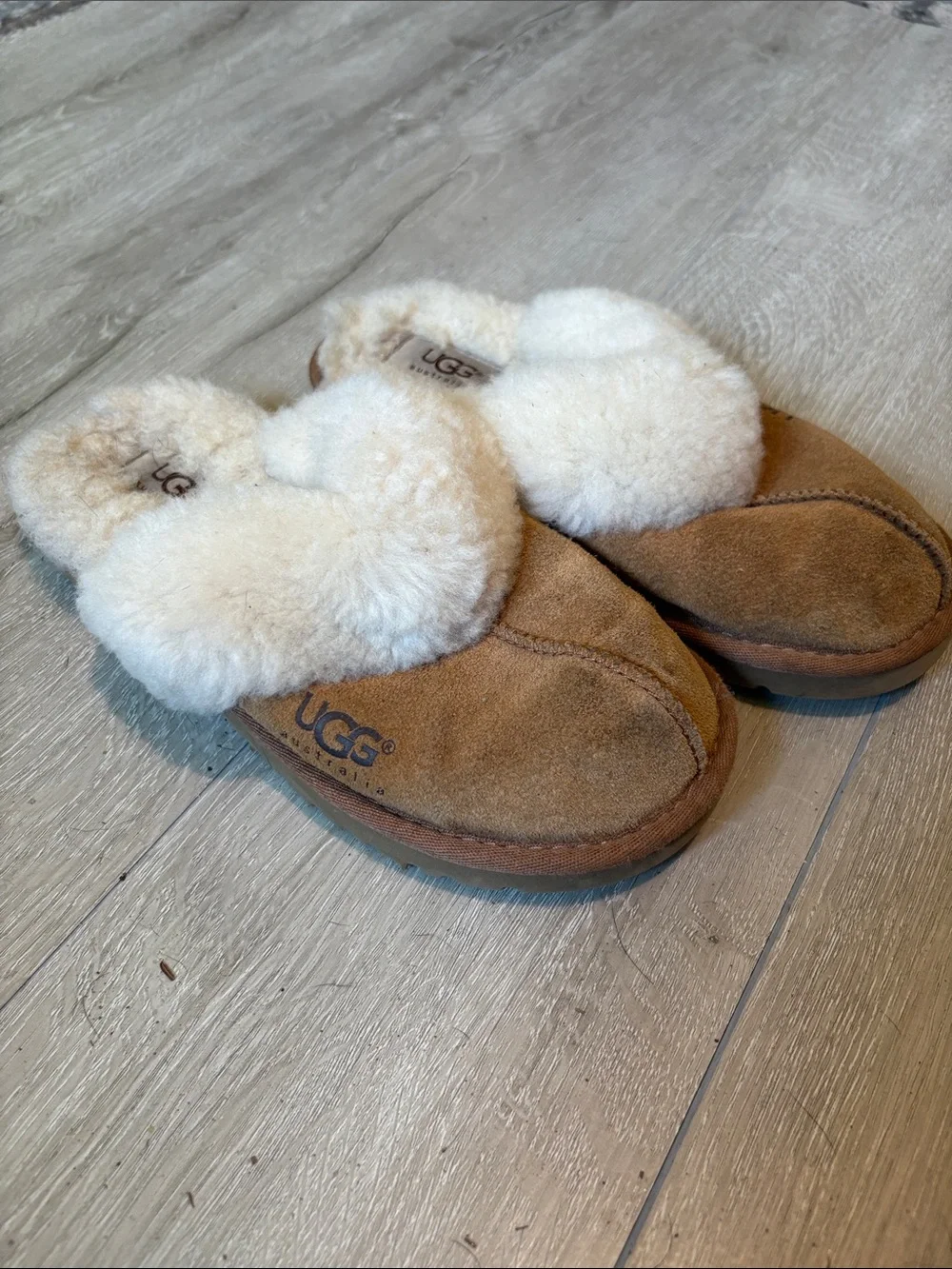 UGG Kids Chestnut Suede Shearling Slippers with Cream Fur Trim